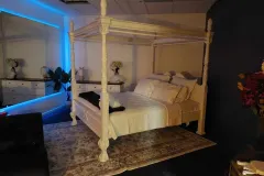 Love Room Desire - mirror and bed